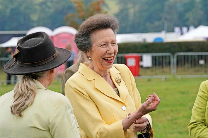 Prinsessa Anne on brittihovin ahkerin edustaja.
