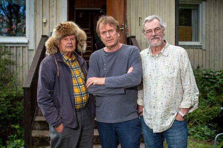 Aaken piti näytellä Heikki Kinnusen kanssa Mika Kaurismäen ohjauksessa, mutta rooli peruuntui onnettomuuden takia.