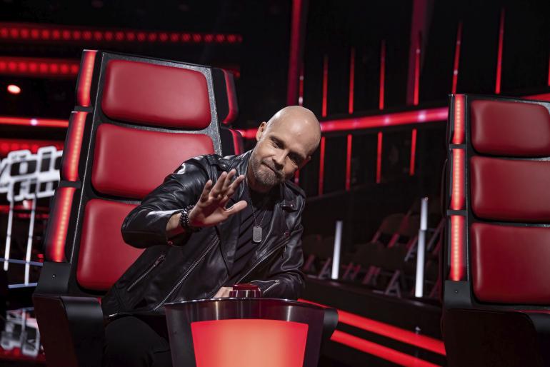 Nelosen The Voice of Finlandin tähtituomarinakin tunnettu Juha Tapio on innostunut taas hiihtämisestä. – Tuusulassa on hyvät ladut, ja nyt on luntakin kivasti.