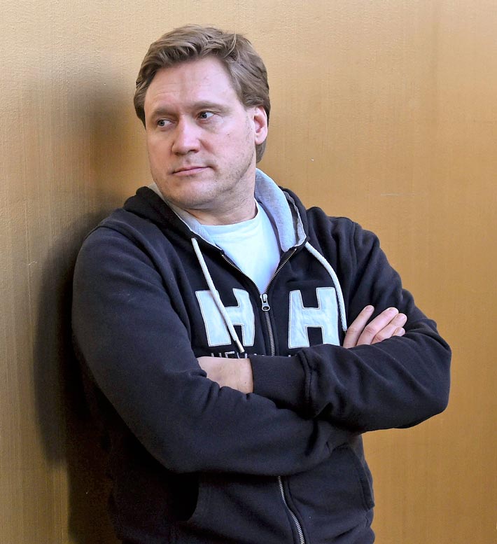 Samulin muistelmateos herätti julkista kohua muun muassa rakkauksien ja raikulivuosien takia.