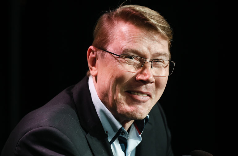 Mika Häkkinen uskoo vakaasti Alfa Romeolle siirtyneen Valtteri Bottaksen kykyihin.
