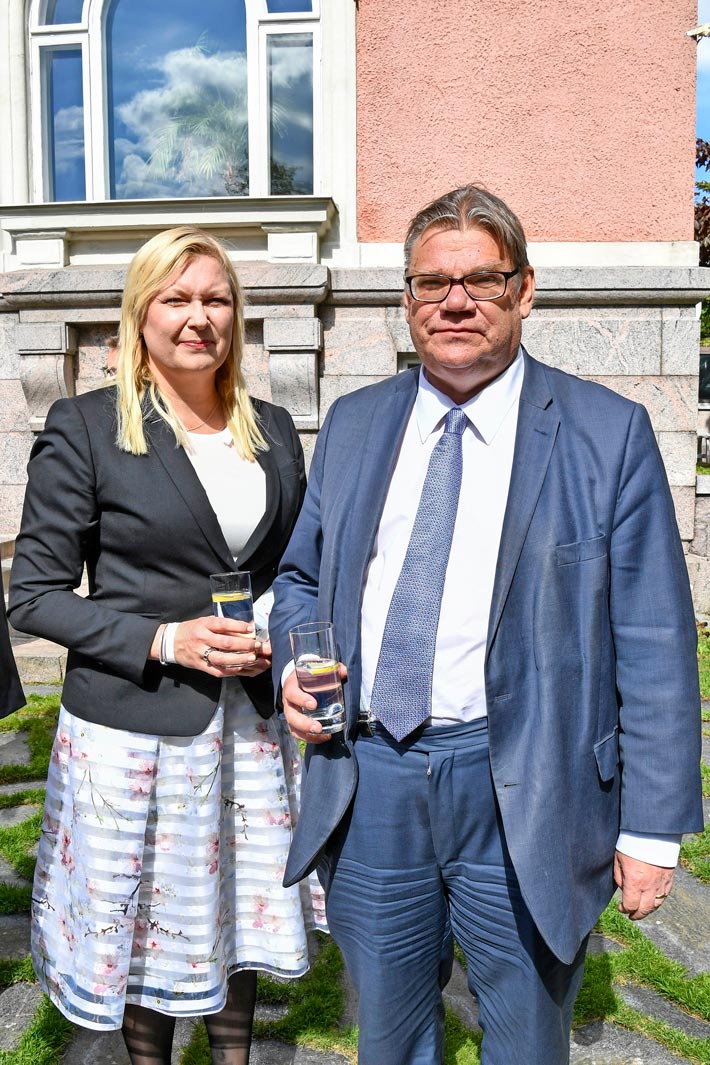 Timo viettää pääsiäistä lastensa ja vaimonsa Tiinan kanssa. Pariskunta juhli viime vuonna 25-vuotishääpäiväänsä.