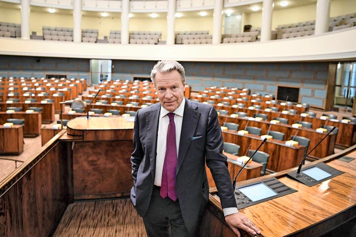 Ilkka Kanerva kuoli rajusti edenneen sairauden murtamana kotonaan Turussa. Kuolleessaan hän oli 74-vuotias.