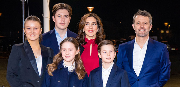 Kruununprinsipari Frederik ja Mary , prinssit Christian ja Vincent sekä prinsessat Isabella ja Josephine