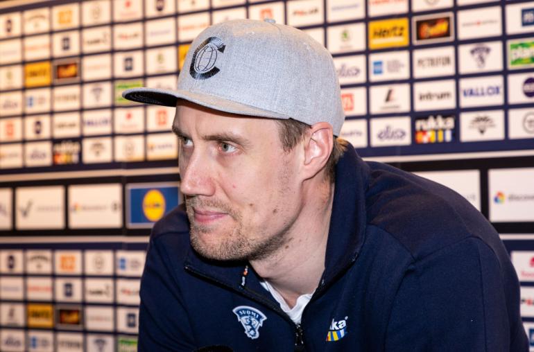 Kiekkohullu Suomi seuraa herkeämättä Leijonien otteita MM-kotikisoissa. – Jokaiseen otteluun on varmasti tulossa paljon Suomi-faneja. Hieno halli ja hienot puitteet, joten yritetään myös pelata hyvin, Mörkö-Marko lupaa.