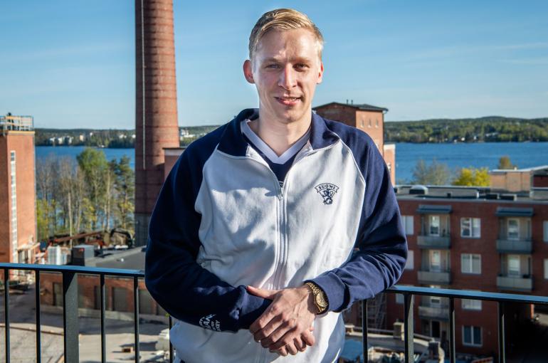 Dallas Starsin NHL-puolustaja Esa Lindell liittyi torstaina Leijoniin. Hän pelaa jo tänään perjantaina Iso-Britanniaa vastaan.