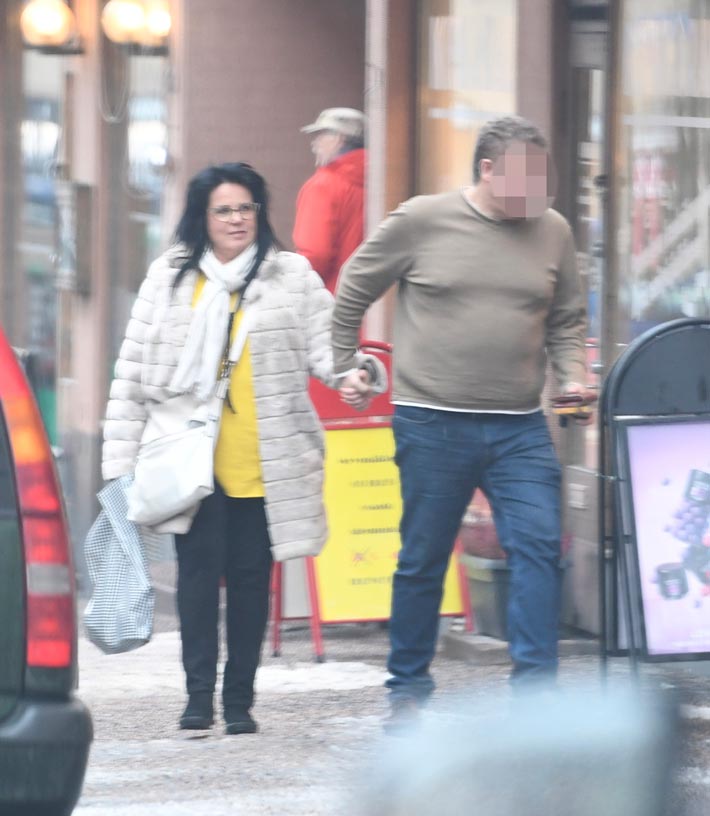 Vuoden 2018 lopussa tavanneet Kaija ja liikemieskulta kuvattiin yhdessä shoppailemassa seuraavan vuoden alussa.