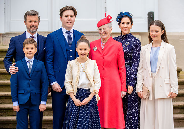 Kuningatar Margaareta, kruununprinssipari Frederik ja Mary, prinssit Christian ja Vincent sekä prinsessat Isabella ja Josephine
