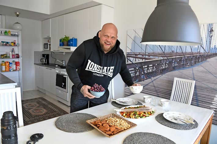 Immu hyvästeli liivijengit vuosia sitten. – Onneksi pystyin jättämään sen maailman kunnialla. En koskaan vasikoinut tai rottaillut, Immu muistelee.