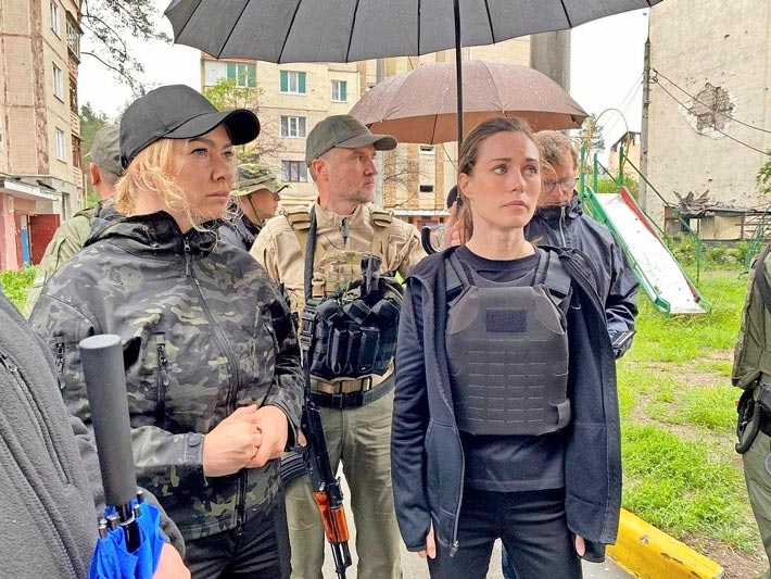 Sanna Marin tutustui sodan tuhoihin Ukrainassa Irpinin kaupungissa helatorstaina.