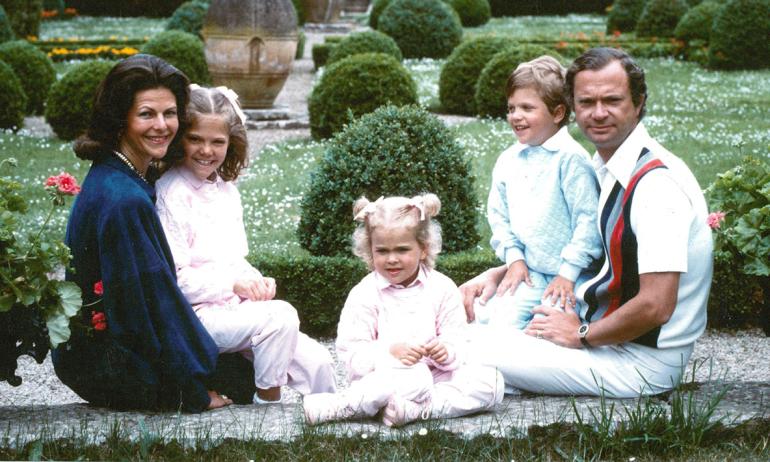 Ruotsin hallitsijapari Kaarle Kustaa ja Silvia, kruununprinsessa Victoria, prinssi Carl Philip ja prinsessa Madeleine