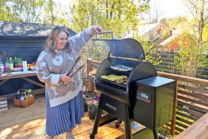 Hanna kertoo, että kotona grillaus on enimmäkseen miehen vastuulla.