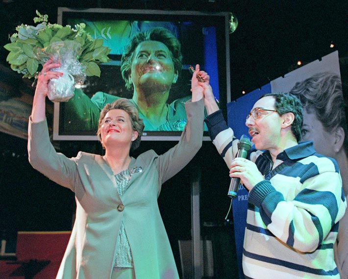 Riitta oli kokoomuksen presidenttiehdokas vuoden 2000 vaaleissa.