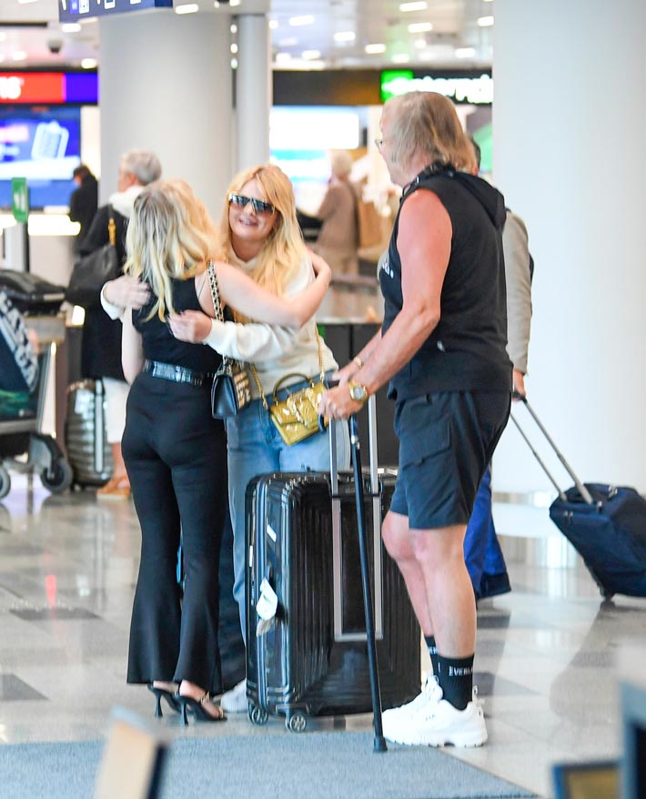 Erika Helmi ja Danny lentokentällä