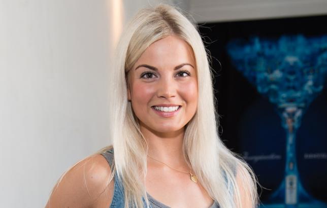 Janni Hussi hurmaa alusvaatteissa.