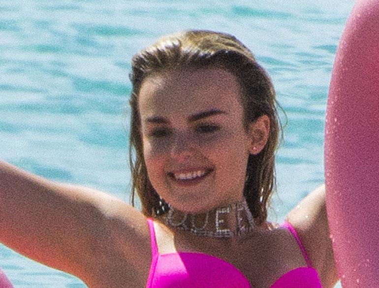 Tallia suppailemassa