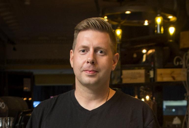 Radioääni Jussi Ridanpää vaihtoi missiä.
