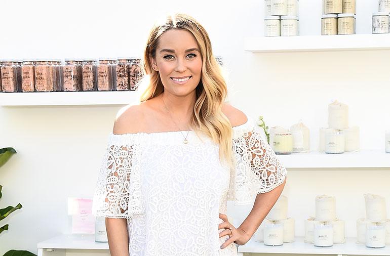 Lauren Conrad poseeraa paparazzeille