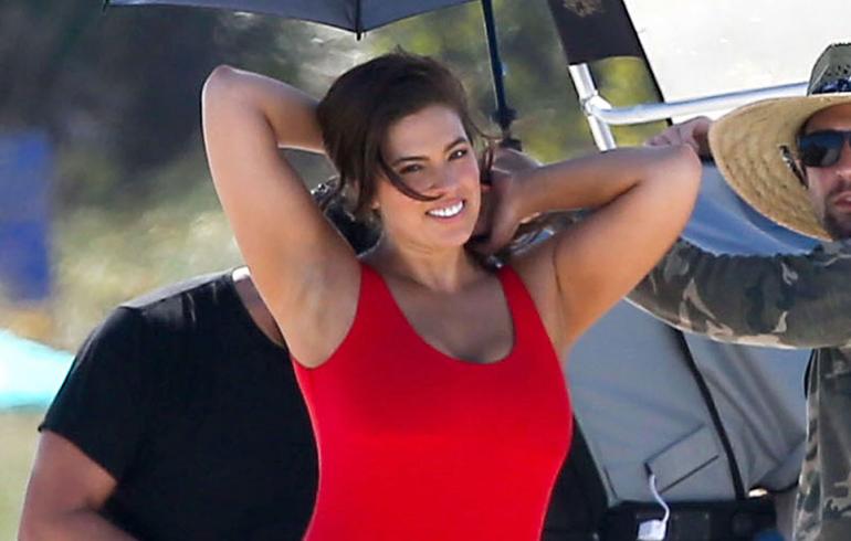 Ashley GRaham uimapukukuvauksissa