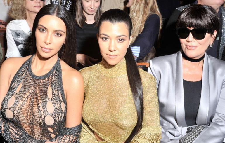 Kim ja Kourtney Kardashian sekä Kris Jenner