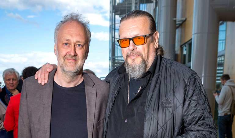Tuottaja Markus Selin Allas Sea Poolin avajaisissa.