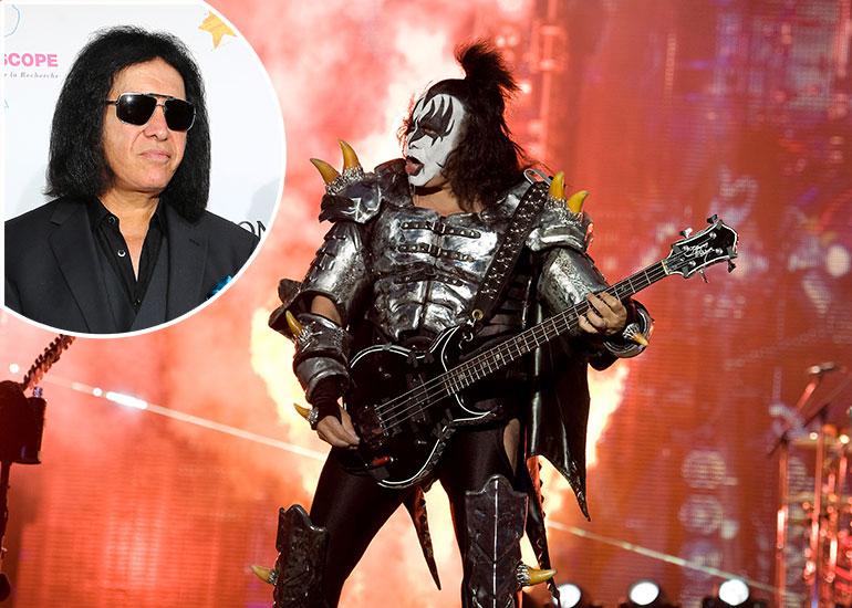 Gene Simmons esiintyy keikalla