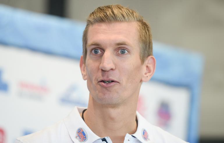 Jarkko Nieminen vaihtoi tennisotteen kännykkäotteeksi.