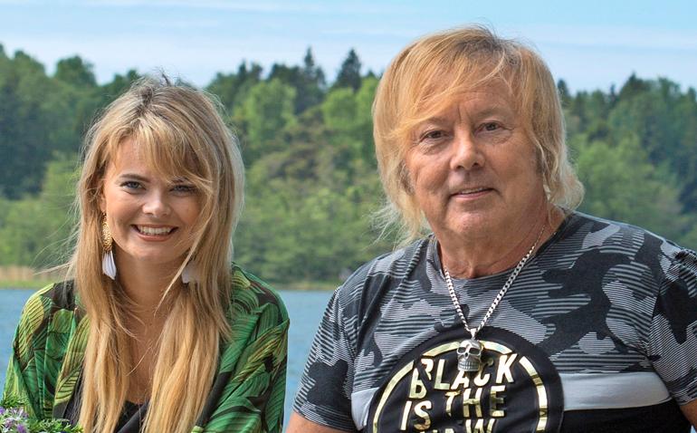 Erika Vikman ja Danny viettävät kesää mökillä Raumanmerellä.