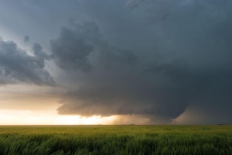 Tornado iski viime viikolla Albertaan, Kanadaan.