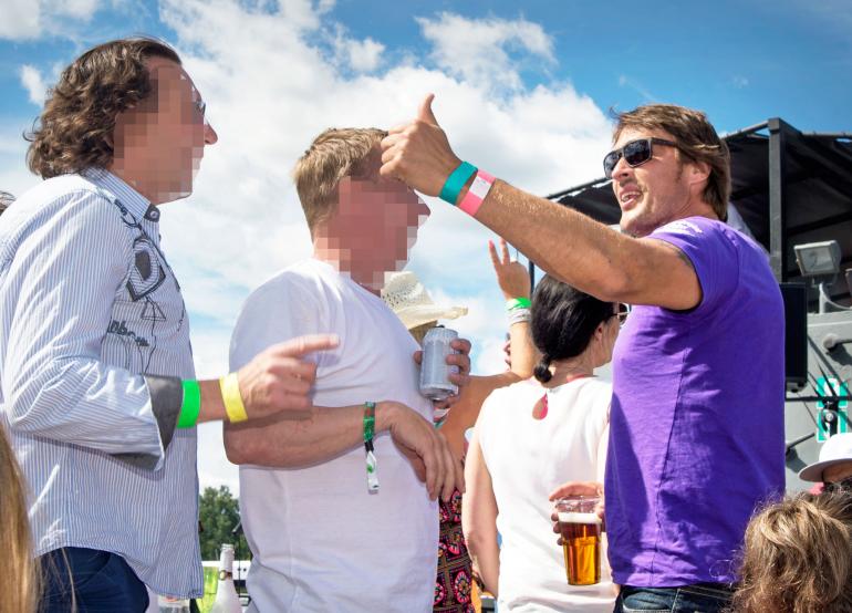 Teemu Selänne nauttii Kotkan Meripäivien tunnelmasta.