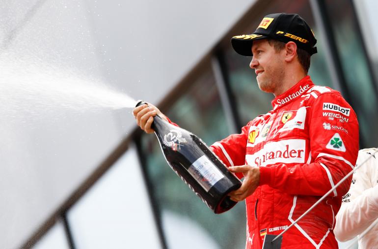 Sebastian Vettel piipahti Palokan Prismassa.