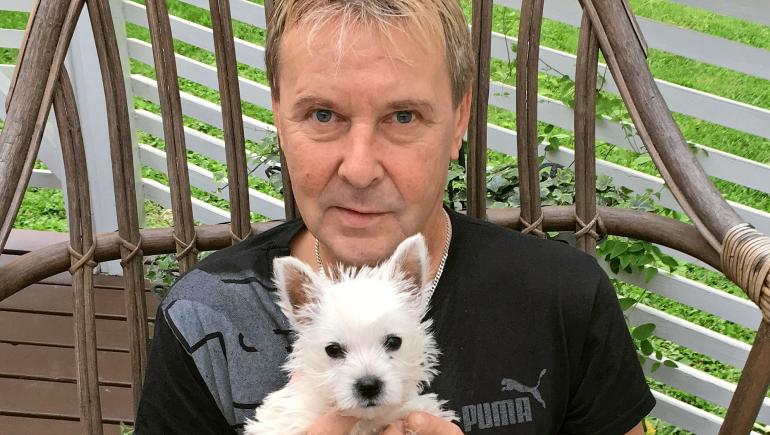 Matti Nykänen ja Diego-koira.