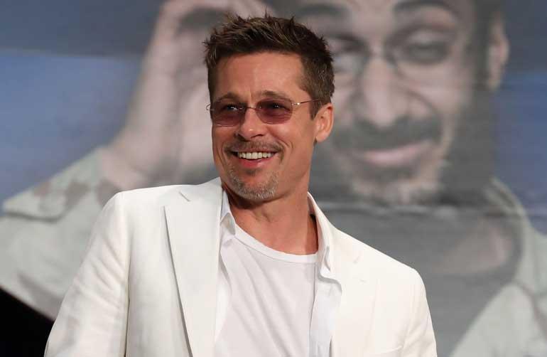 Brad Pitt onnellisena.