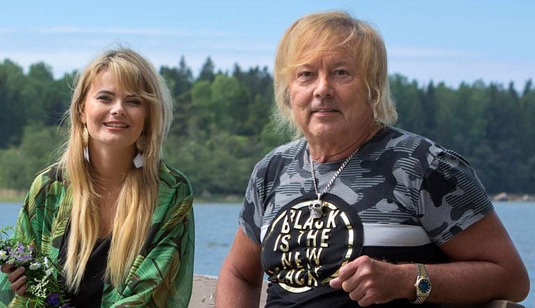 Danny katsoi Erikan esityksen kotona.