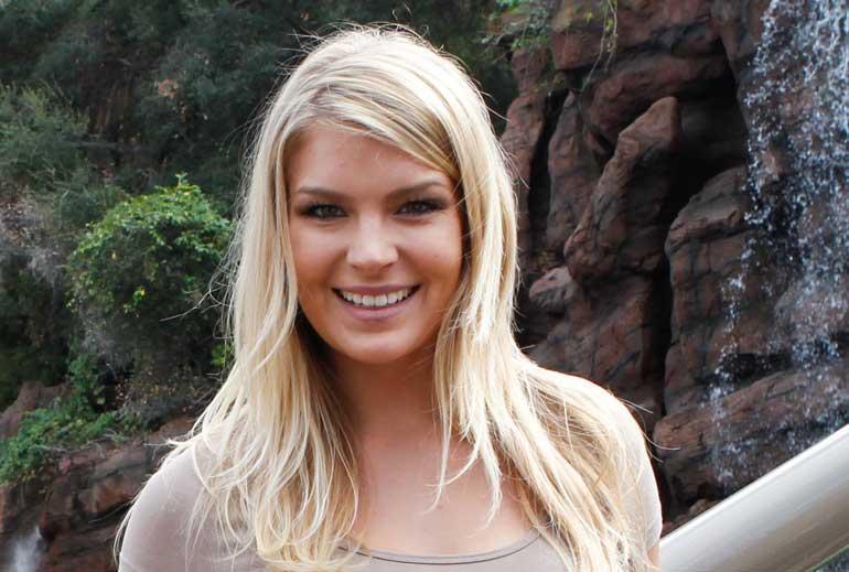 Pia Lamberg hymyilee.