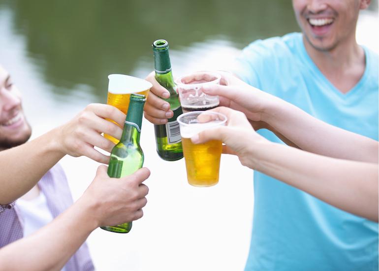 Alkoholi on vaarallinen aine.