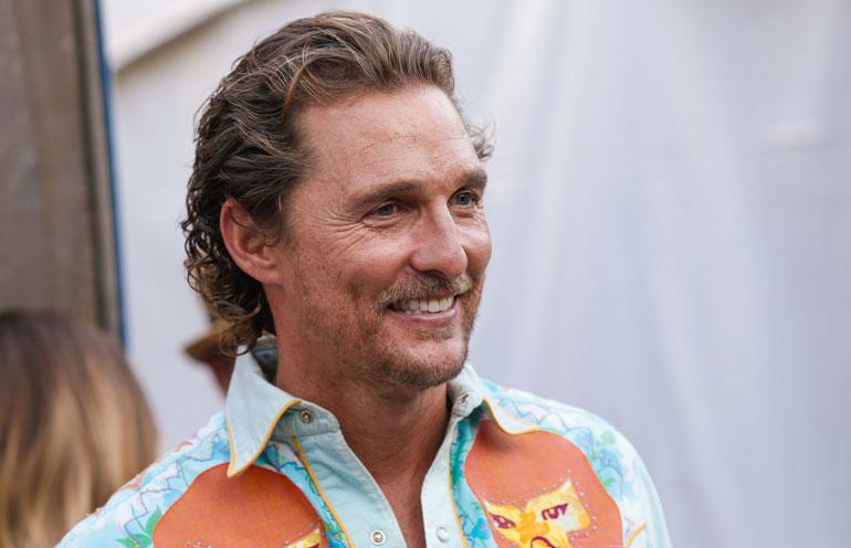 Matthew McConaughey skeittasi seksinuken kanssa.