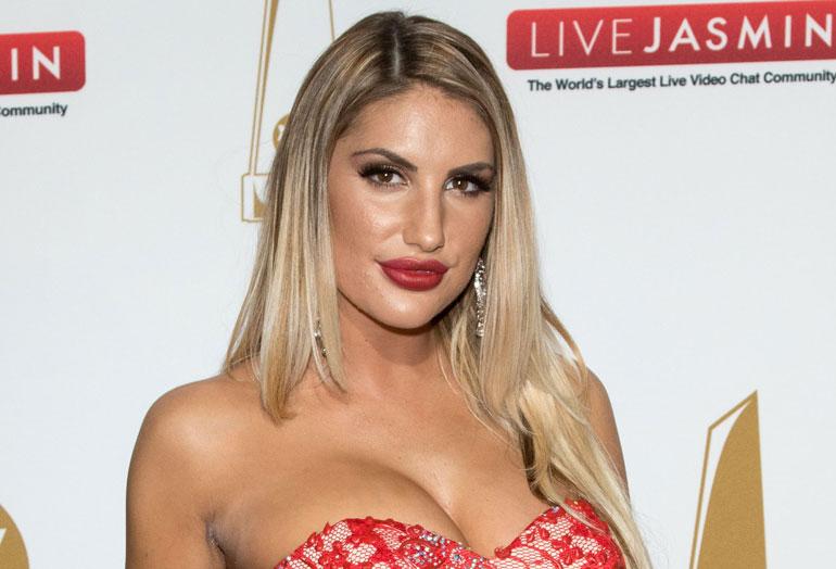 August Ames löytyi kuolleena.