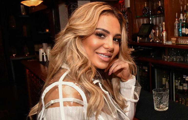 Sofia Belórfin pornahtava asu kiinnitti paparazzien huomion.