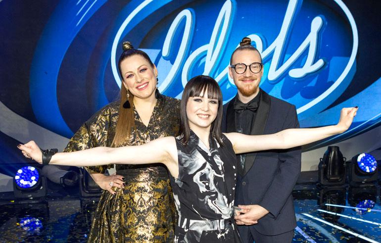 Idols-voittaja Anniina Timonen sekä tuomari Jurek Reunamäki ja Erin Anttila.
