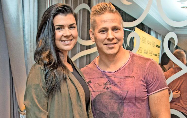 MArkus Pöyhönen erosi Ilona-rakkaastaan.