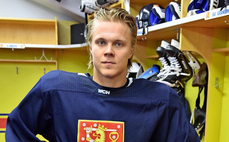 Mikael Granlundin avovaimolta hempeä synttärikuva.