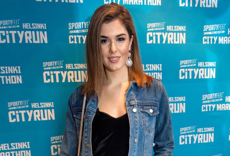 Adriana Gerxhalija julkaisi lapsuuskuvan.