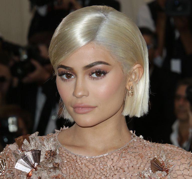Intialaismies muistuttaa Kylie Jenneriä.