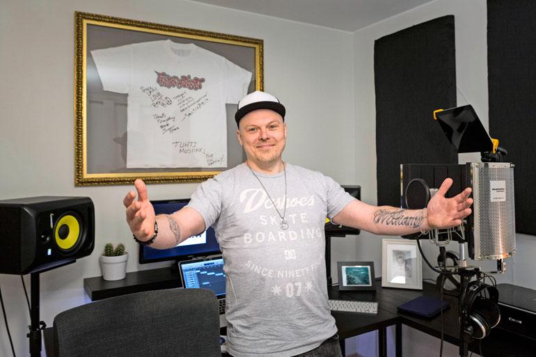 Erkko "E W E" Väisänen kuvasi dokumenttia Nairobissa.