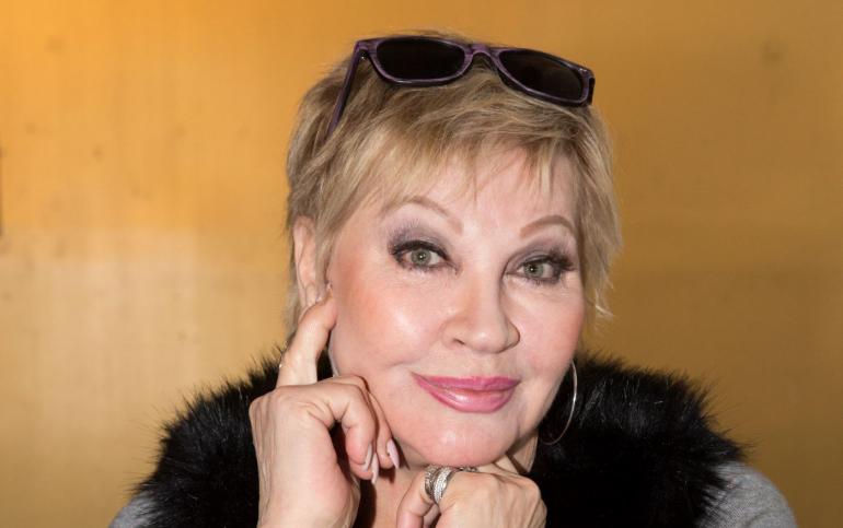 Äiti rakastaa Iso musta kukko