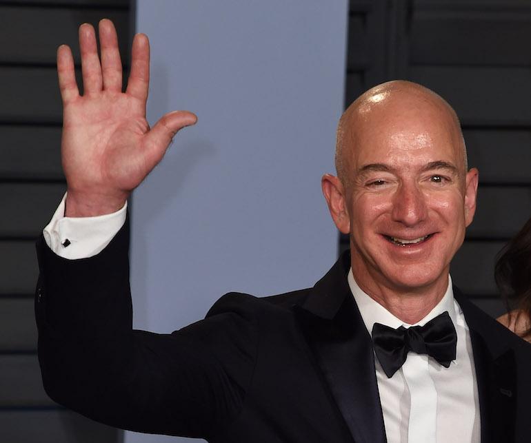 Jeff Bezos on Amazonin johtaja.
