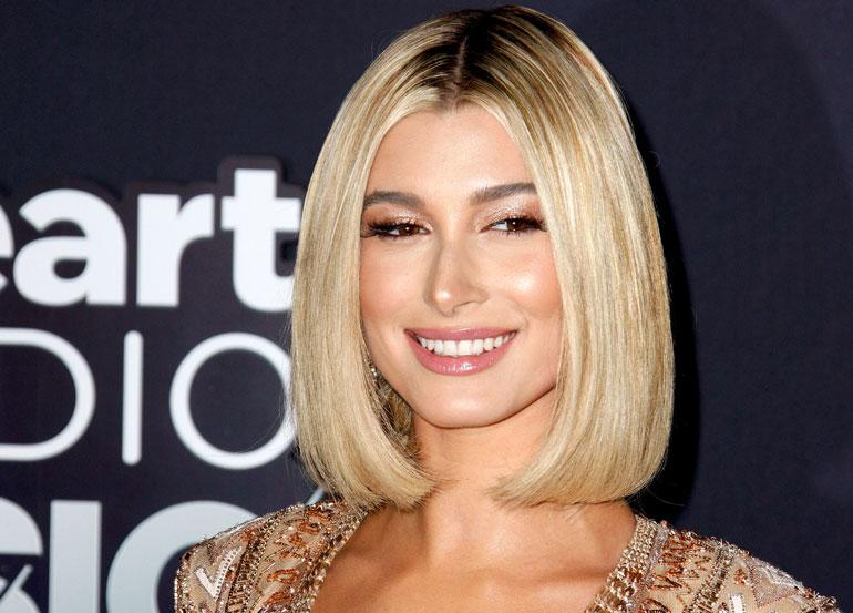 Hailey Baldwin käänsi katseita.