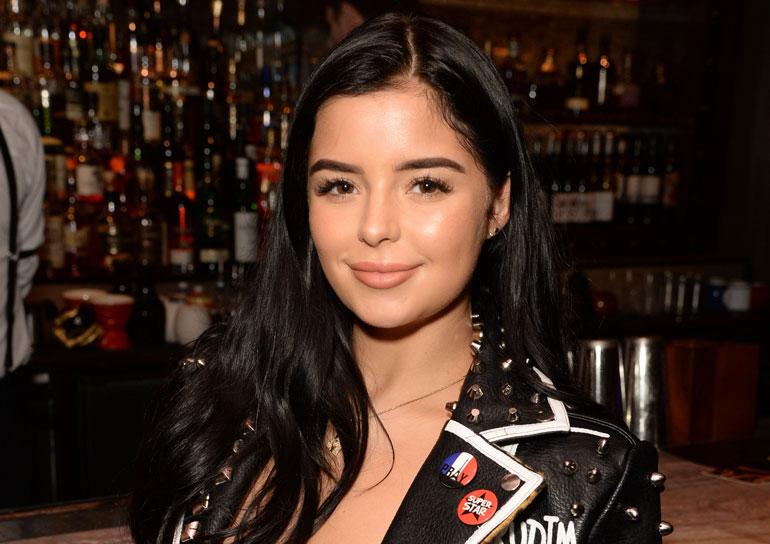 Maailman seksikkäin dj Demi Rose käänsi katseita avaralla kaula-aukolla.