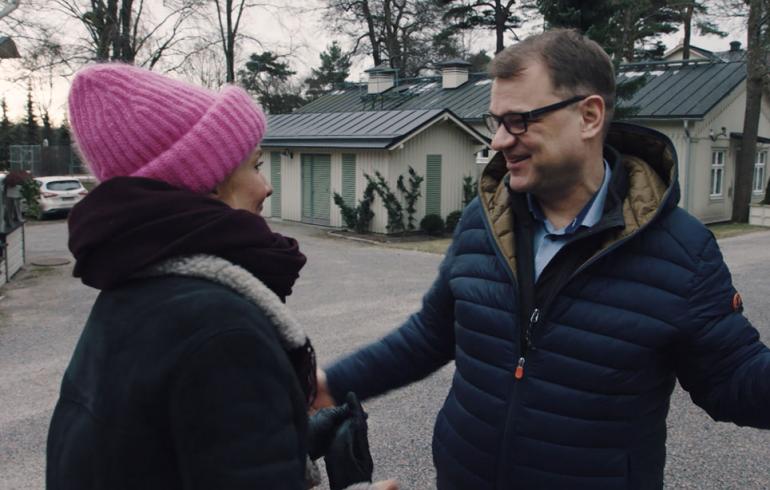 Yökylässä Maria Veitola
